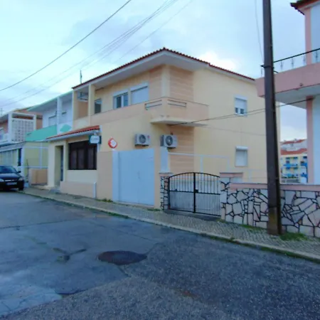 Lejlighed Comfortable In Feijo With Shared Pool, 90 M² *