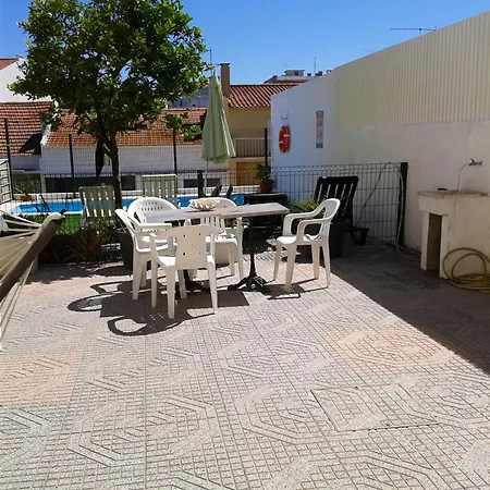 Comfortable In Feijo With Shared Pool, 90 M² Almada