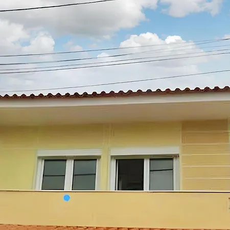 Lejlighed Comfortable In Feijo With Shared Pool, 90 M² Almada