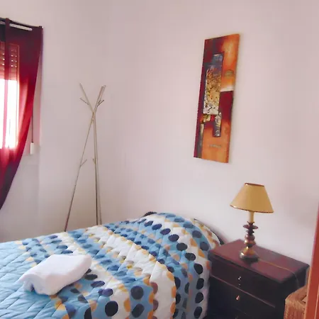 Comfortable In Feijo With Shared Pool, 90 M² * Almada