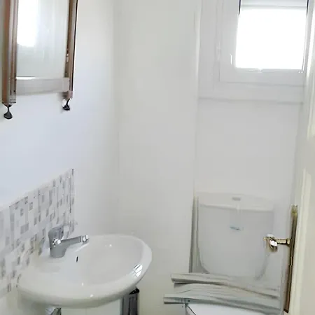 Comfortable In Feijo With Shared Pool, 90 M² Lejlighed *