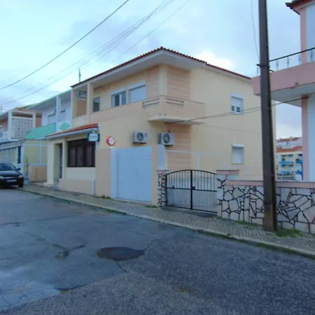 Comfortable In Feijo With Shared Pool, 90 M² Lejlighed