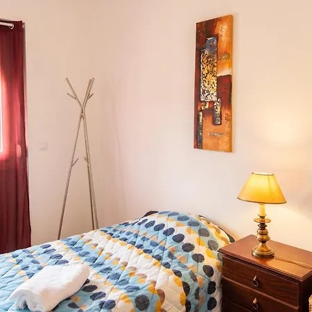 Comfortable In Feijo With Shared Pool, 90 M² * Almada