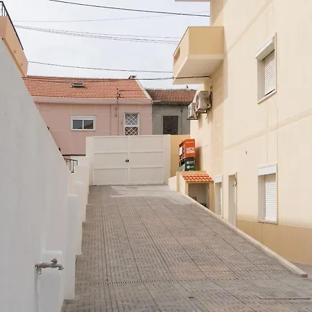 Comfortable In Feijo With Shared Pool, 90 M² Almada