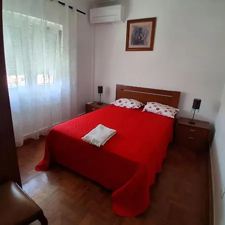 Comfortable In Feijo With Shared Pool, 90 M² * Almada