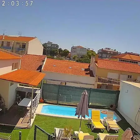 Lejlighed Comfortable In Feijo With Shared Pool, 90 M² Almada