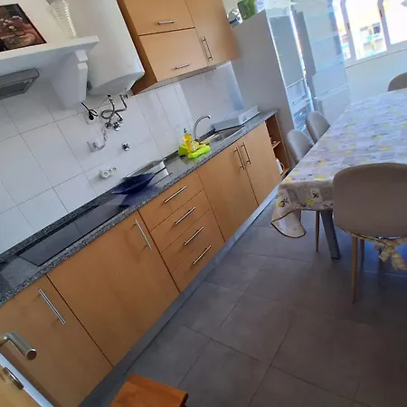 Comfortable In Feijo With Shared Pool, 90 M² * Almada